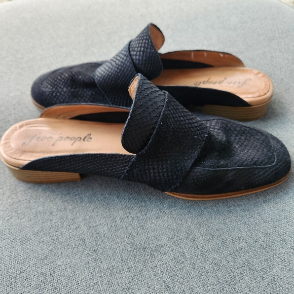 Free People At Ease Loafers/ Mules Black Slip On Women's Size 8 - Picture 10 of 11